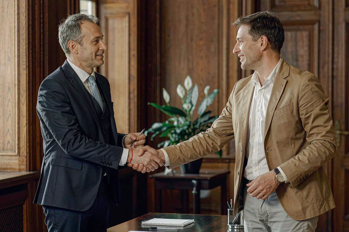 Advisor and client shaking hands
